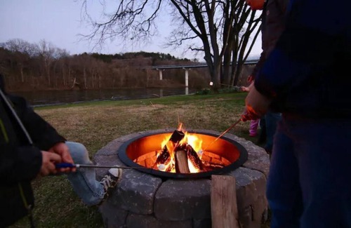 Flippin House | The Camper’s Cabin W/Bunk Bed