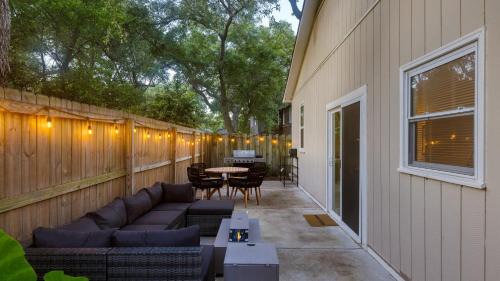 Old Village House | The Cannon Cottage by AvantStay Old Mt. Pleasant Gem Near Sullivan’s Island