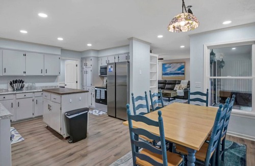 Lake Murray of Richland House | The Cardinal's Nest | Sleeps 9 | Close In