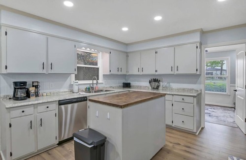 Lake Murray of Richland House | The Cardinal's Nest | Sleeps 9 | Close In