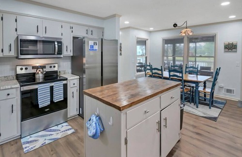 Lake Murray of Richland House | The Cardinal's Nest | Sleeps 9 | Close In