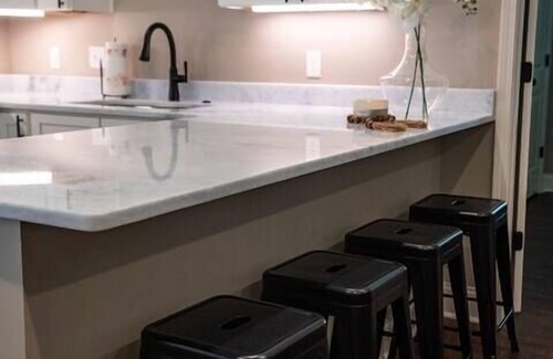 Oxford Apartment | The Carr, Chic 1BR Studio by Velvet Ditch Villas