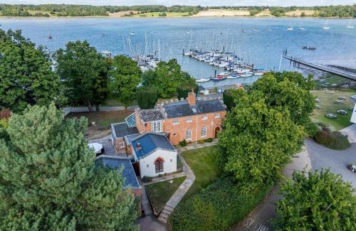 Woolverstone House | The Cat House