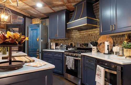 Lincolnton House | The Cedar St Silo- Sleeps 4 w/Fireplace & Hot Tub. Walk to Downtown Lincolnton