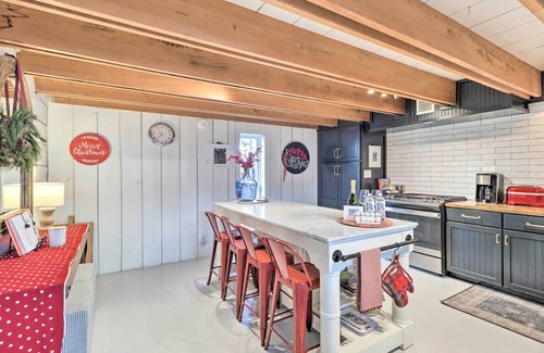 Eatonton Cabin | 'The Chalet on Sinclair' w/Private Dock & Kayaks!