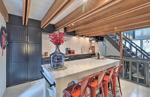 Eatonton Cabin | 'The Chalet on Sinclair' w/Private Dock & Kayaks!