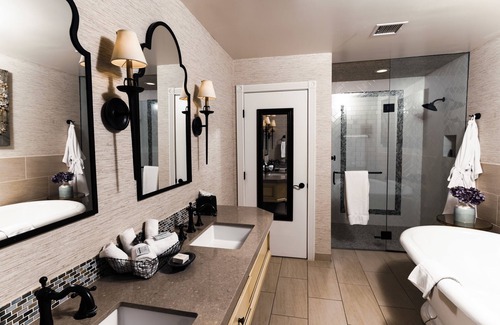 La Quinta Hotel | The Chateau at Lake La Quinta