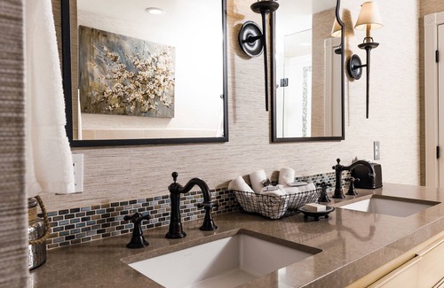 La Quinta Hotel | The Chateau at Lake La Quinta