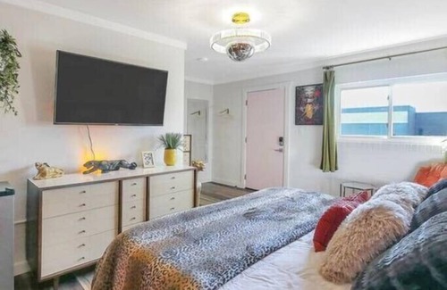 Trenton Hotel | The Cheetah Room #3 @ Retro Boutique Motel