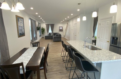 Norfolk House | The Chesapeake GraynnHistorical Waterside Districtn20 mins to Oceanfront nn