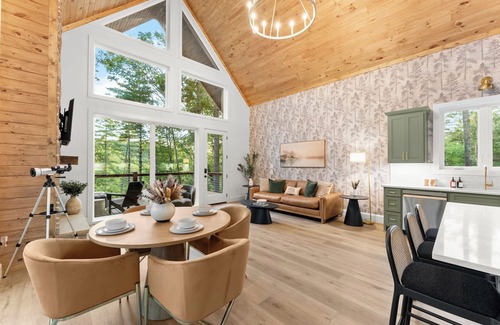 Cleveland Cabin | The Chestatee Cabin - Luxury Mountain Cabin - Pickleball - Hot Tub - King Beds