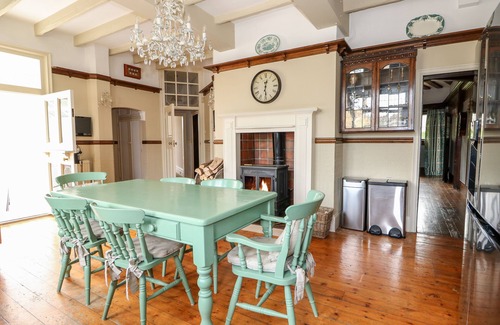Peterborough Cottage | THE CHESTNUTS, pet friendly, luxury holiday cottage in Peterborough