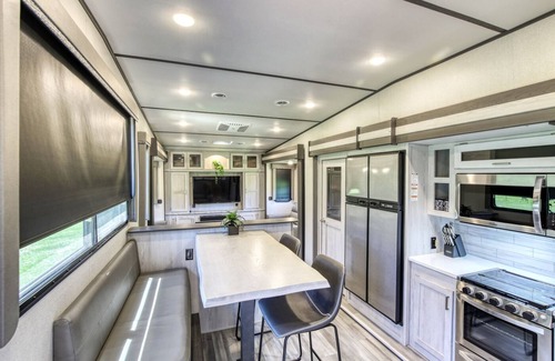 Nemo House | The Chickadee: King Bed · Great Location · Near Trails · Amazing View