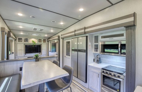 Nemo House | The Chickadee: King Bed · Great Location · Near Trails · Amazing View