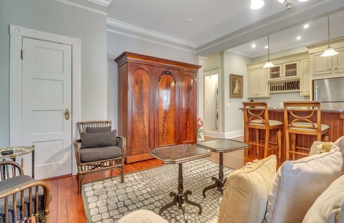 Historic Downtown Savannah Apartment | The Chippewa Suite on Savannah's Famous Jones Street