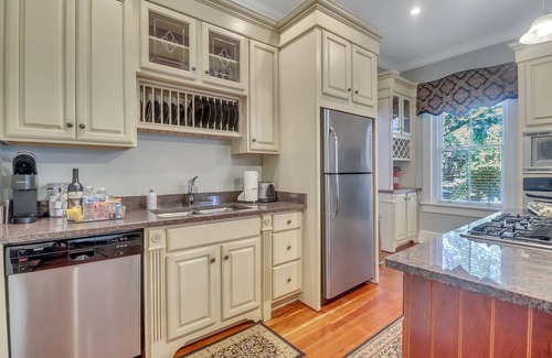 Historic Downtown Savannah Apartment | The Chippewa Suite on Savannah's Famous Jones Street