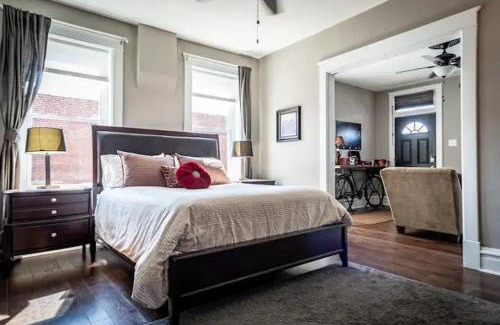 The Hill House | The Chocolate Suite - Walkable and Peaceful home