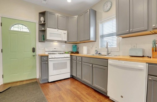 West Columbus House | The City Cottage - Unique and Cozy