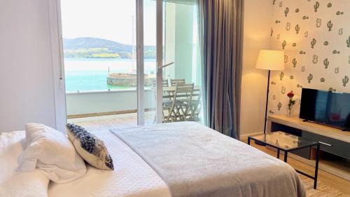 Fazouro Apartment | The Cliffs A Ribeira - Llas