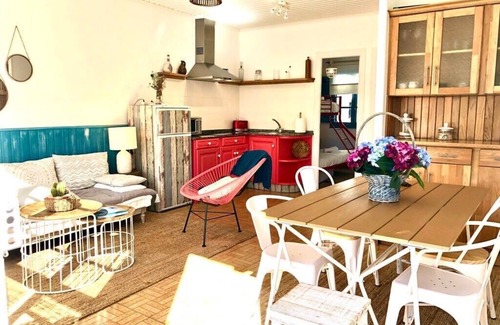 Manon Cabin | The Cliffs - Bannanas Longboard