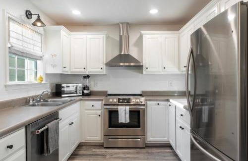 Athens House | The Clover Cottage in Normaltown