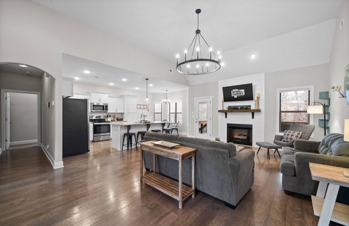 Clarksville House | The Clubhouse on Colston (2296 Colston Dr)