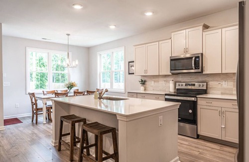 Aberdeen Apartment | The Clubhouse Retreat on Glasgow - Downtown Aberdeen