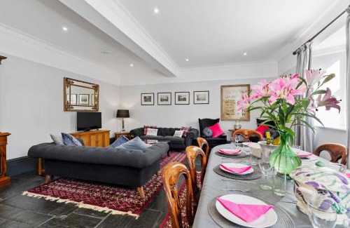 Tan-y-groes House | The Coach House