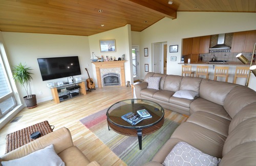 Bodega Bay House | “The Coast is Clear” Beautiful Views, Steps To Beach, Remodeled, Game Room!