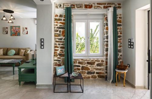 Volos City Centre House | The Coastal Rock House