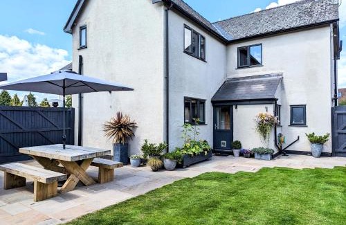 Welsh Frankton House | The Cob House.