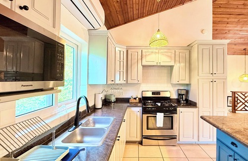 West End Apartment | The Colibri Lodge @ Sunset Villas, West End