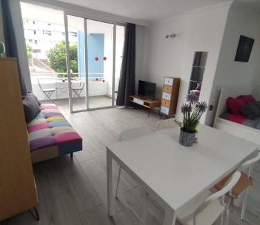 Las Galletas Apartment | The colorful house - Green Park