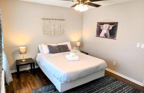 Columbia House | The Columbia Crash Pad Near Bases, USC, Shops