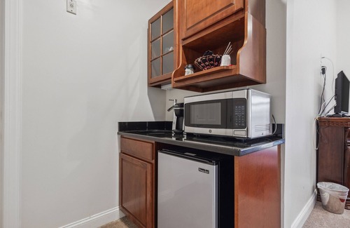 Harper's Choice Hotel | The Columbia Inn at Peralynna Manor