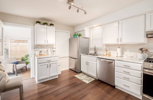 Clintonville House | The Columbus Cape Cod Cottage | 1st Floor Beds!