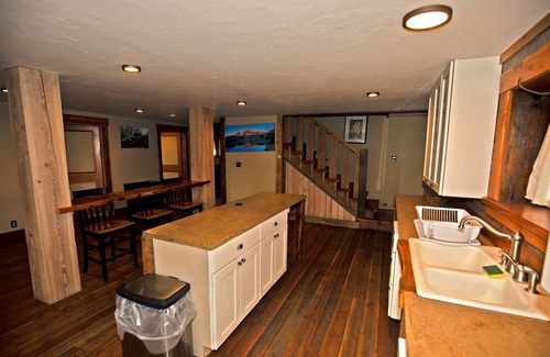 Twin Bridges House | The Combat Fisherman. Entire house. One block to the Beaverhead. Walk to bars/fo