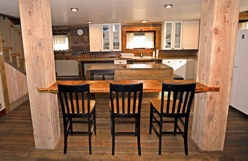 Twin Bridges House | The Combat Fisherman. Entire house. One block to the Beaverhead. Walk to bars/fo