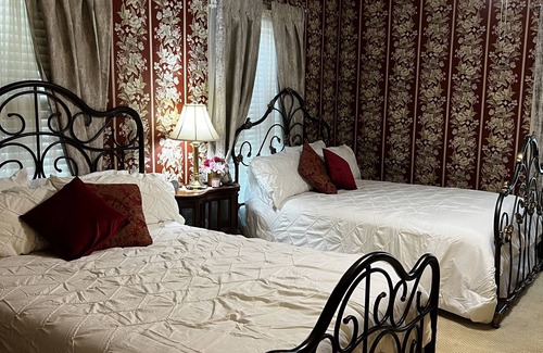 Bainbridge Bed & Breakfast | The Commodore Bed and Breakfast