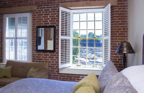 Claremont Hotel | The Common Man Inn & Restaurant