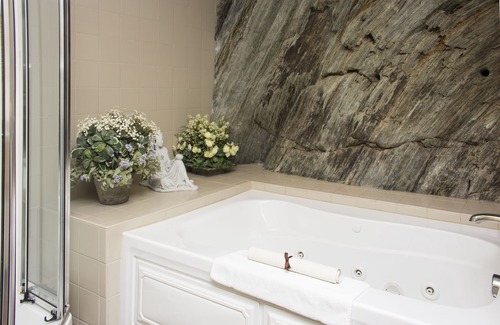 Claremont Hotel | The Common Man Inn & Restaurant