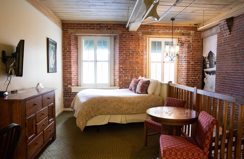 Claremont Hotel | The Common Man Inn & Restaurant