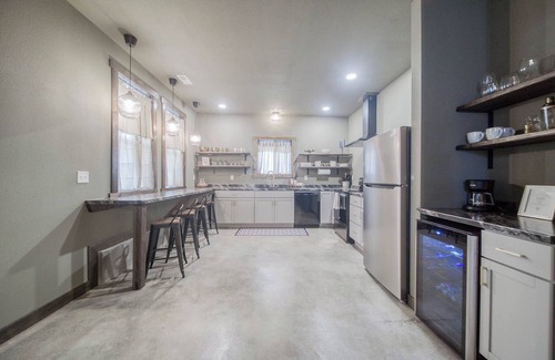 St. James House | The Concord: A charming 2-bed 2-bath pet friendly house in historic Saint James