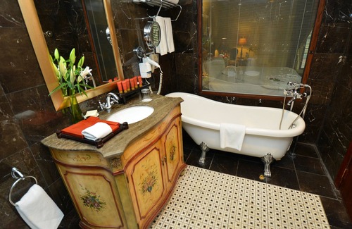 Kuwait City Hotel | The Convention Center & Royal Suites