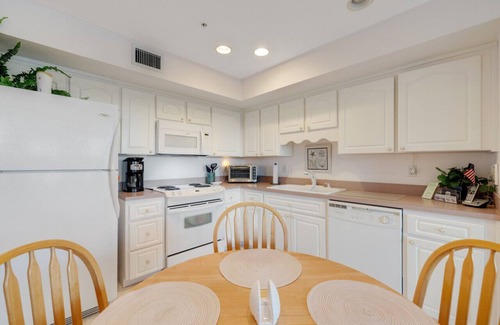 Cedar Key Condo | The Cormorant Condo C203 NL: Pool, in the village, king bed