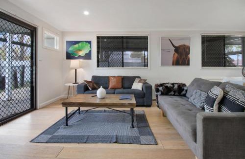 Wagga Wagga House | The Corner Cottage - Quaint & Cosy Charm