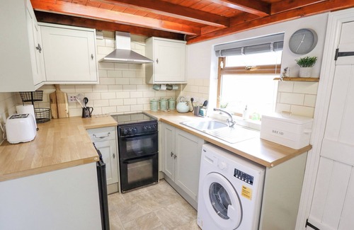 Winestead Cottage | THE COTTAGE 16 NORTHSIDE, pet friendly, with open fire in Patrington