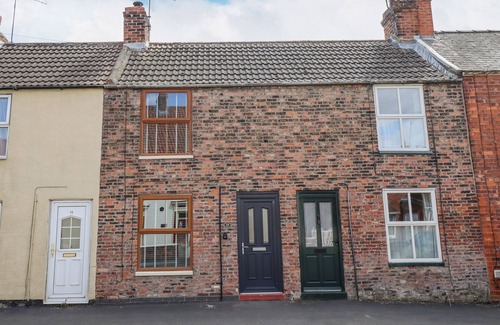 Winestead Cottage | THE COTTAGE 16 NORTHSIDE, pet friendly, with open fire in Patrington