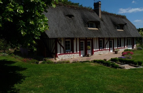 Saint-Leger-de-Rotes House | - The cottage -