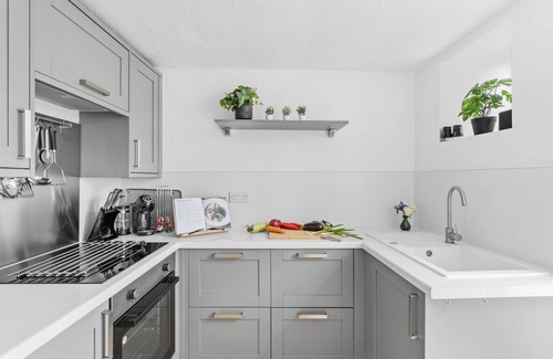 Budleigh Salterton Cottage | The Cottage, Budleigh Salterton - a cottage that sleeps 4 guests in 2 bedrooms